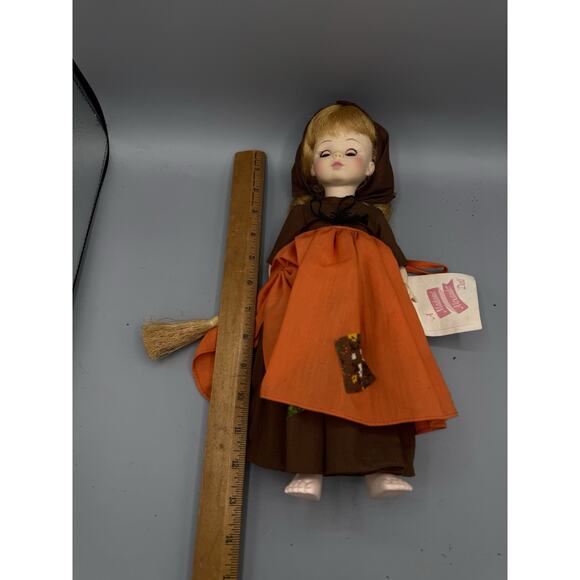 Vintage Madame Alexander Cinderella Doll 14” with Broom & Original Tag - Picture 7 of 9
